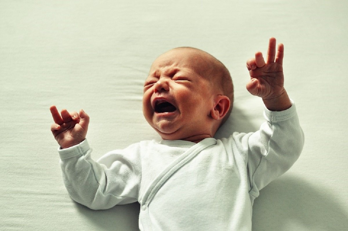 De ce plange bebe in primele zile acasa