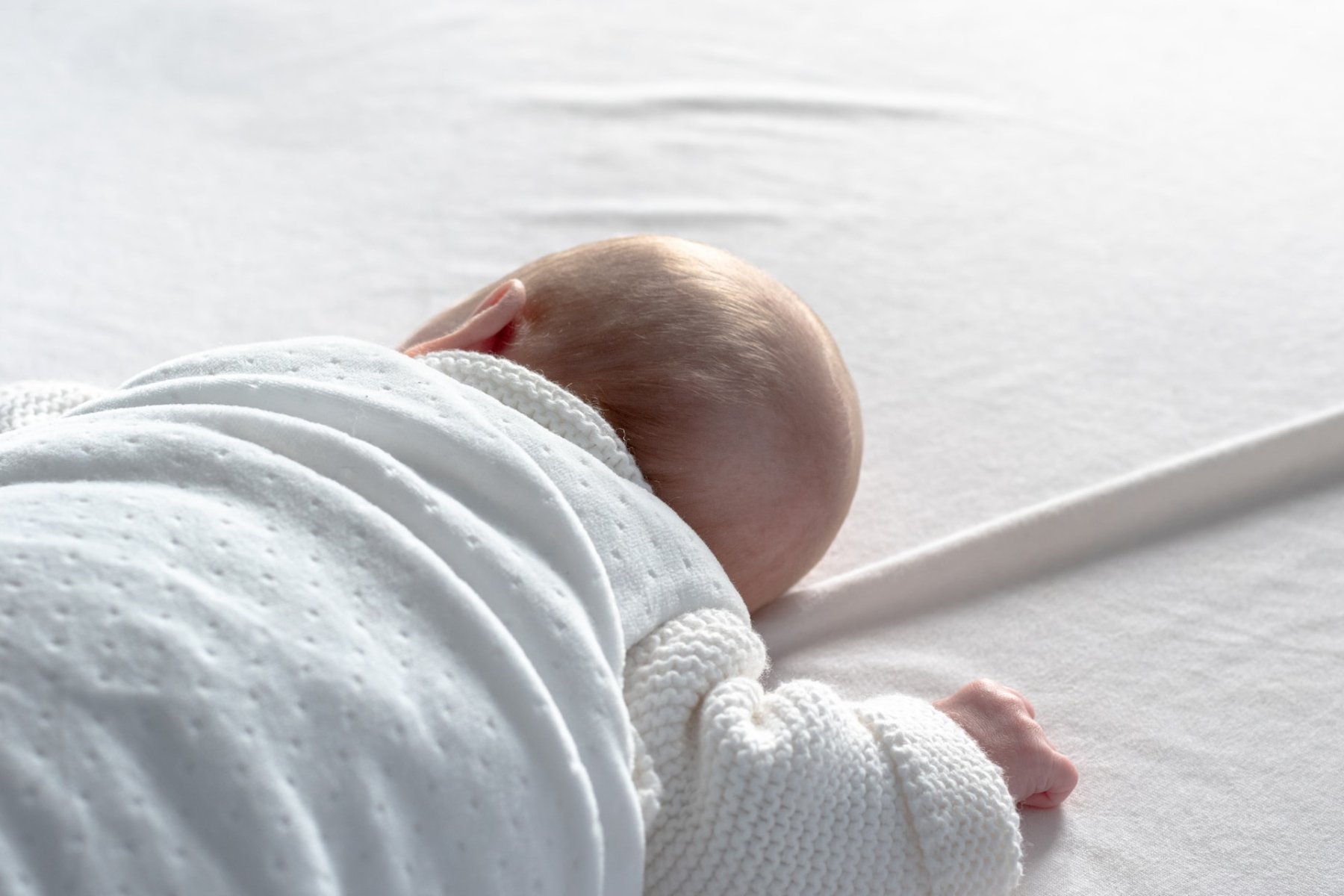 pozitia de somn a nou nascutului crearea unui mediu sigur pentru somn
