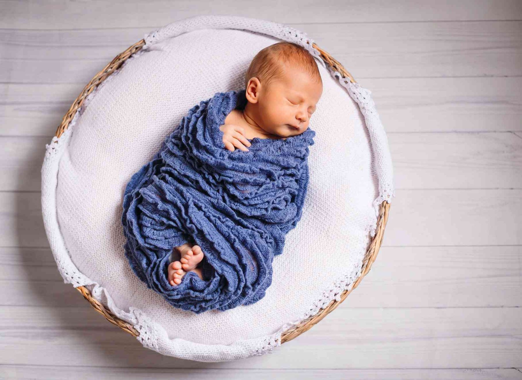Puseurile la bebelusi ce se intampla in primele 6 luni de viata - bebelus, albastru, alb - babymatters.ro