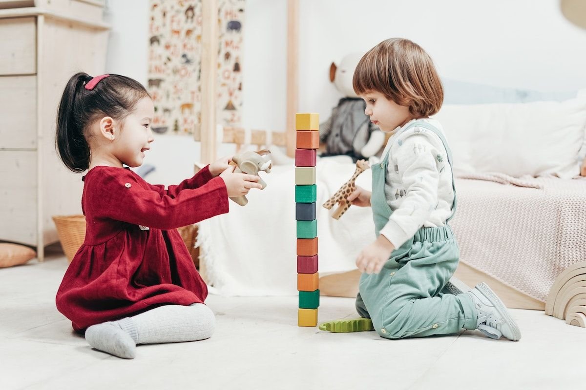 Cadou fetite 2 ani-jucarii creative si educative-fetite, cuburi
